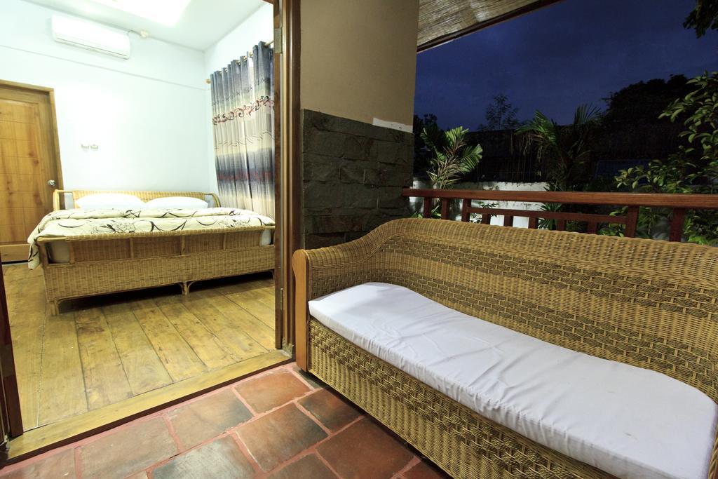 Villa Bale Seni Mataram Extérieur photo