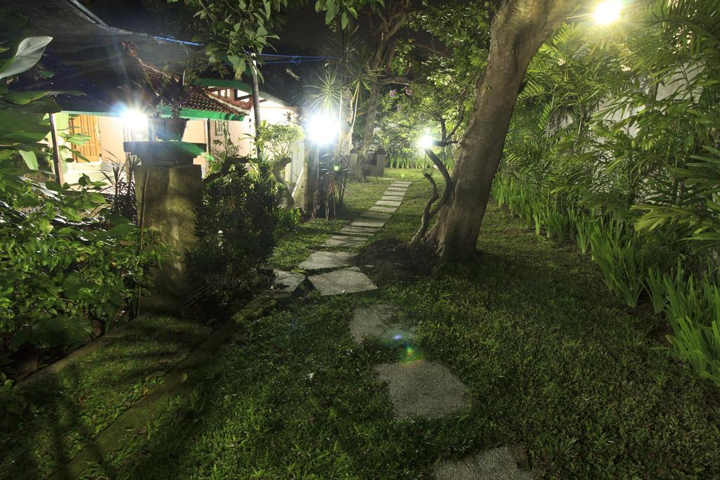 Villa Bale Seni Mataram Extérieur photo