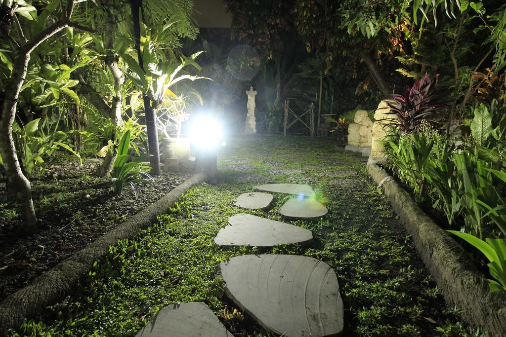 Villa Bale Seni Mataram Extérieur photo