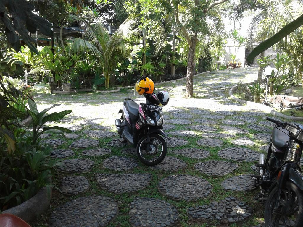 Villa Bale Seni Mataram Extérieur photo