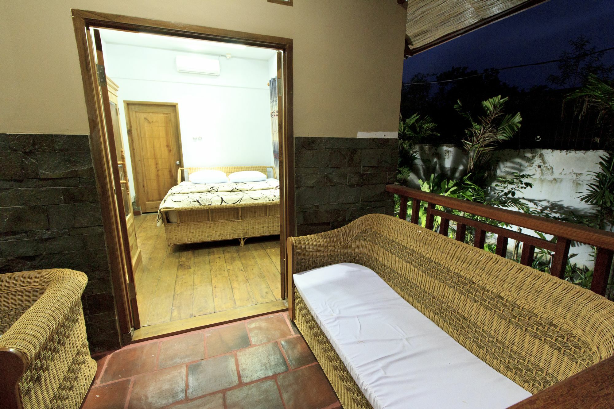 Villa Bale Seni Mataram Extérieur photo